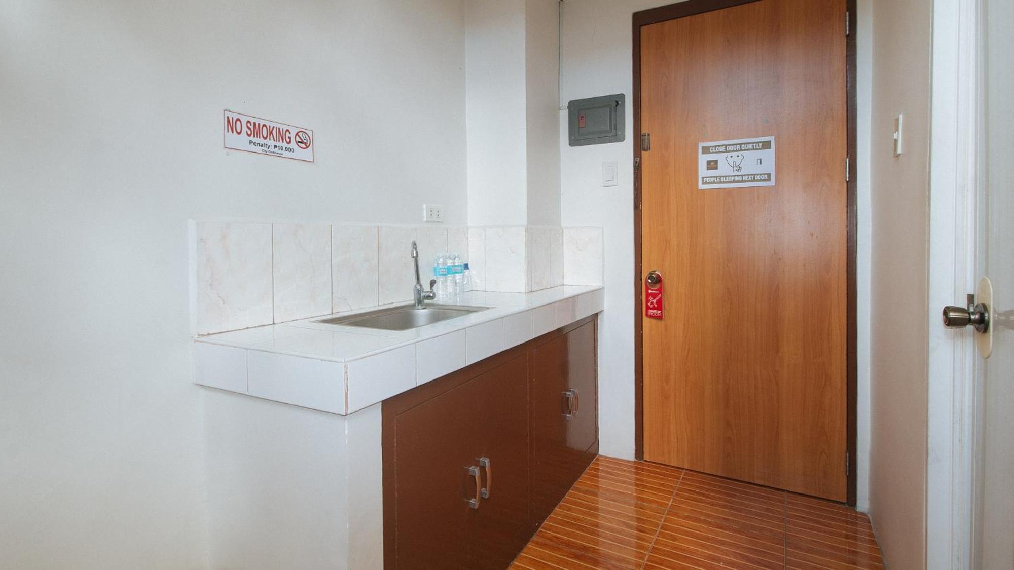 Reddoorz At Goldentown Hotel Davao City 外观 照片